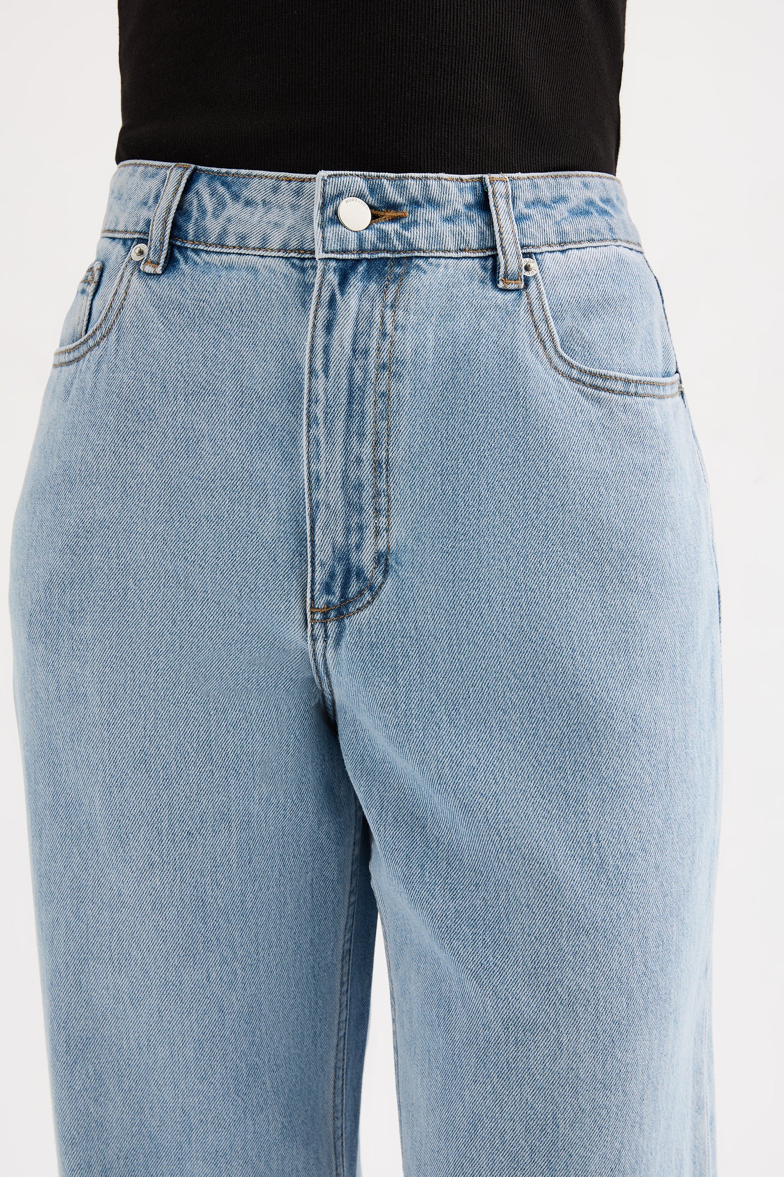 ORGANIC RELAXED LEG JEAN - Image 11