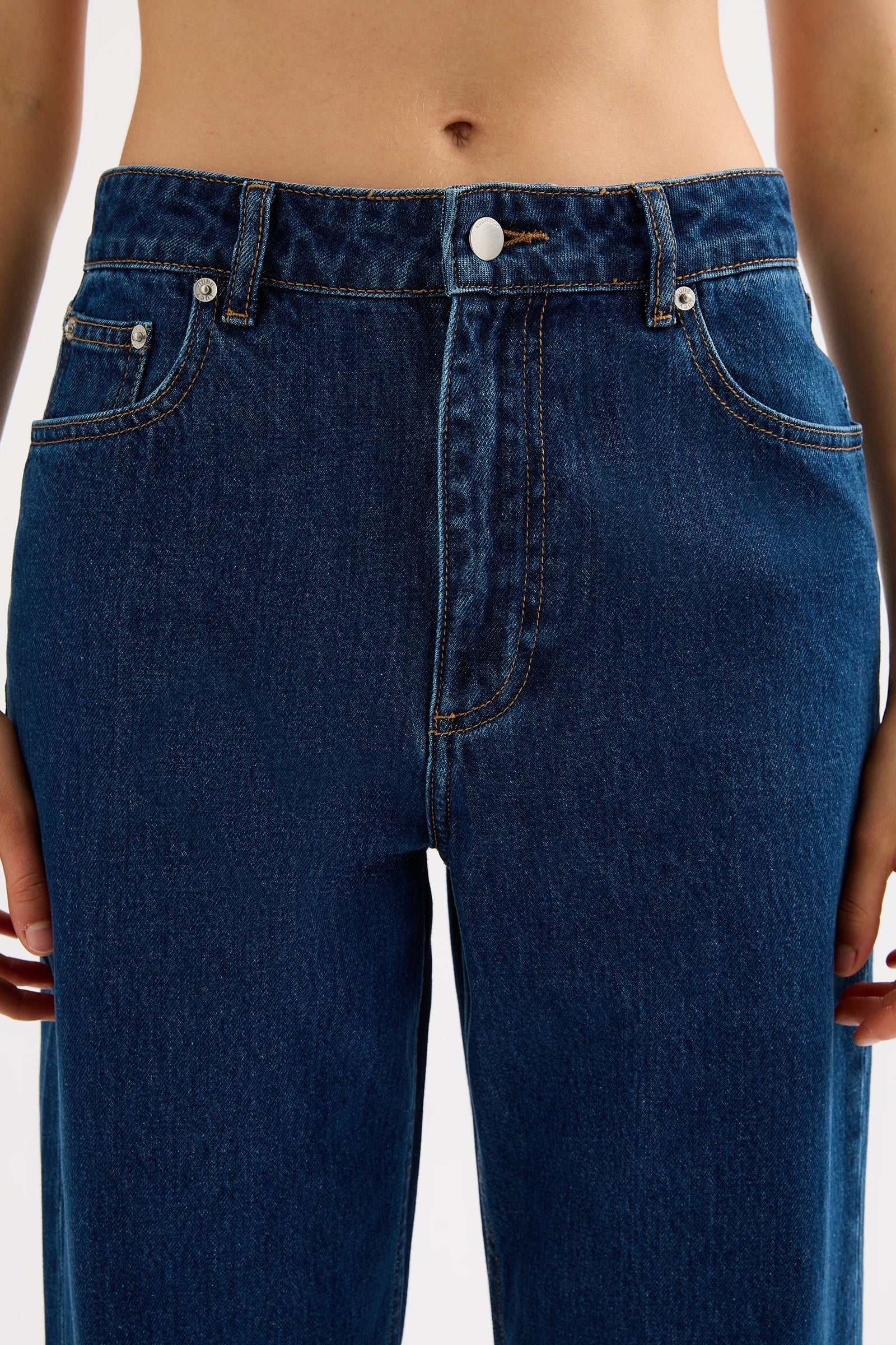 ORGANIC RELAXED LEG JEAN - Image 11