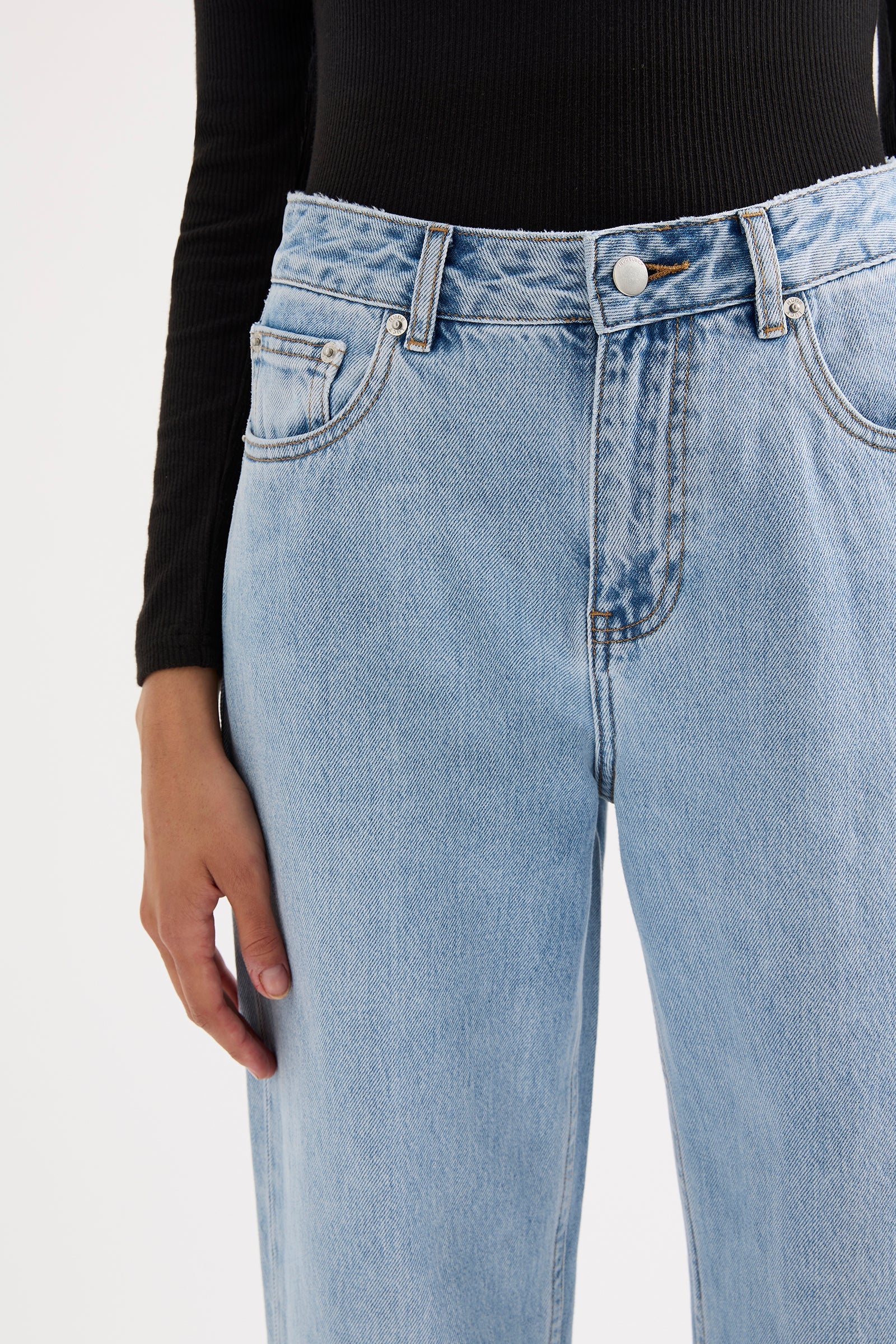 ORGANIC SPLIT HEM JEAN - Image 5