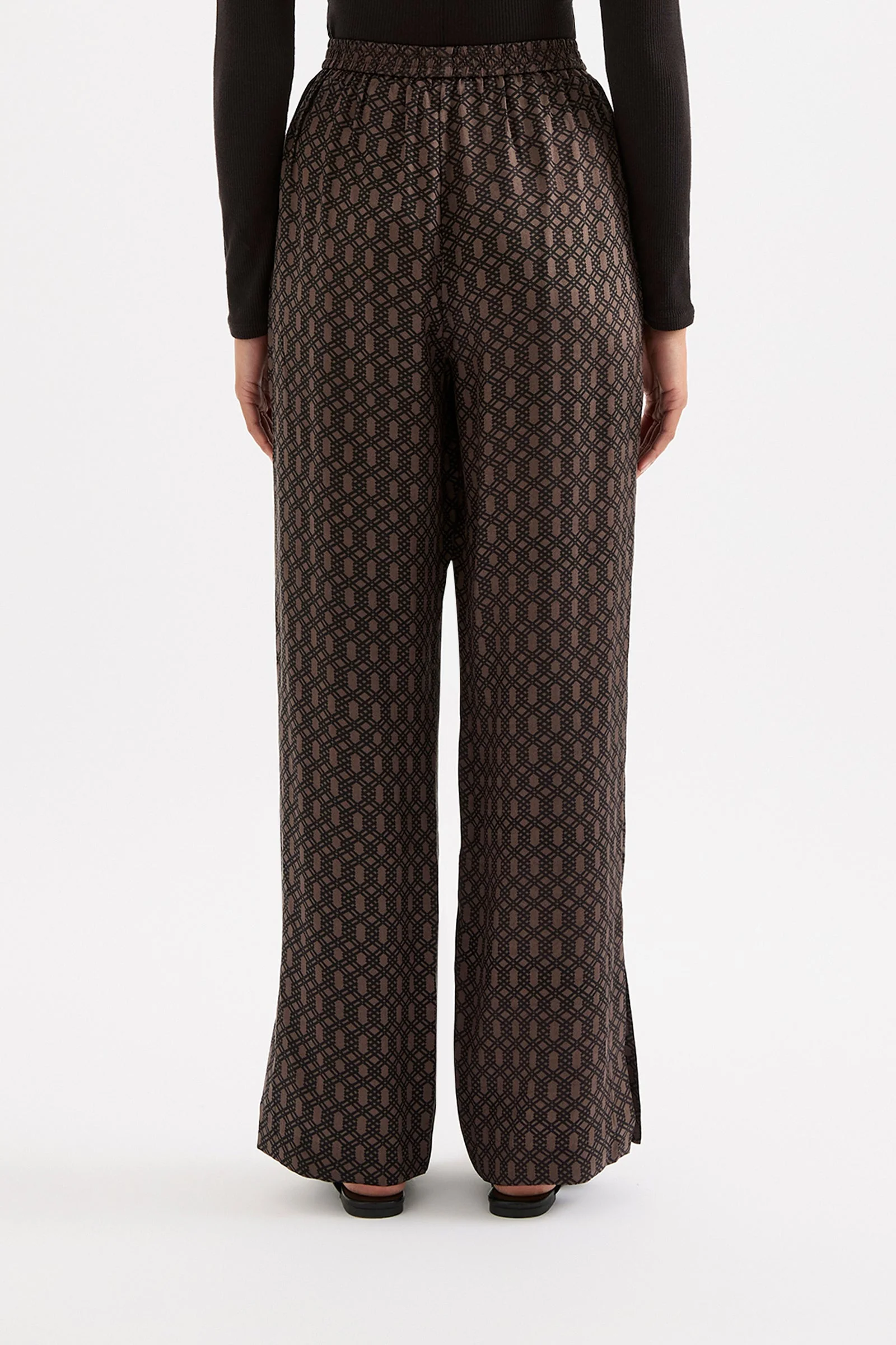 YASMEEN PANT - Image 4